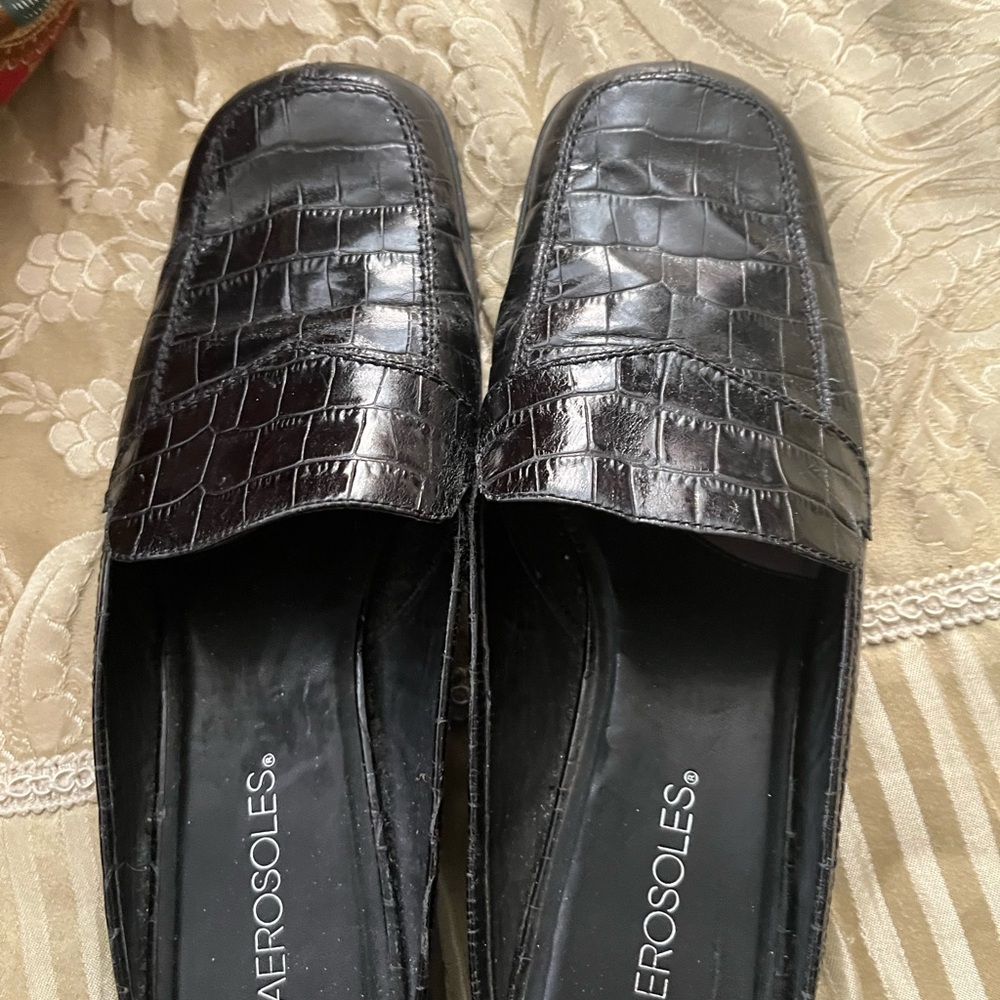 AEROSOLES Black Croc-Patterned Slip-Ons